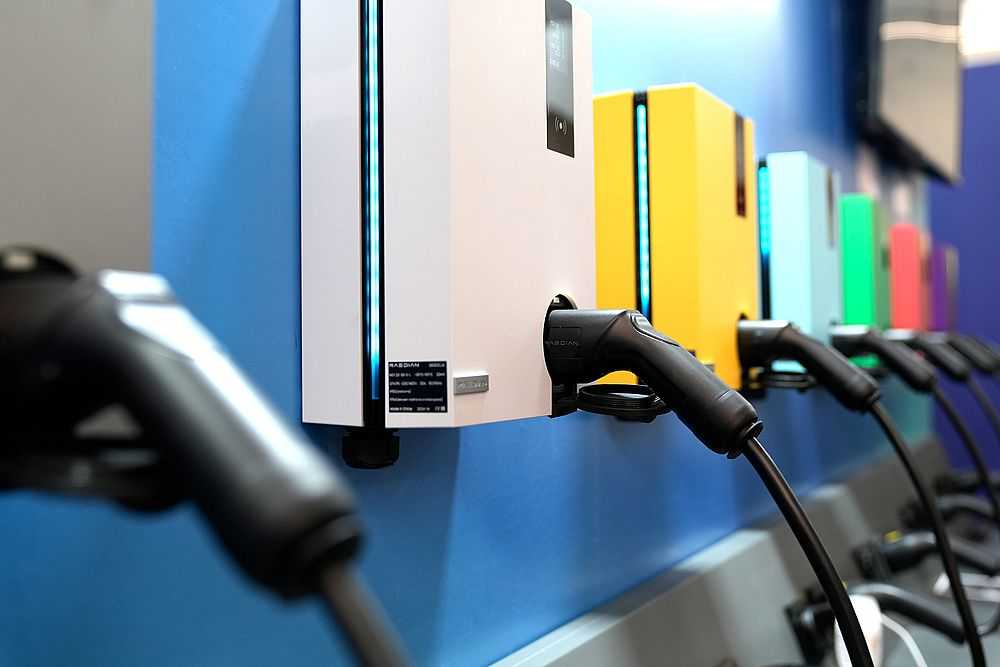 Zusammenspiel von Mobilität und erneuerbaren Energien: The smarter E Europe 2025 stellt das Thema Bidirektionales Laden in den Fokus. (Foto: Solar Promotion GmbH)
