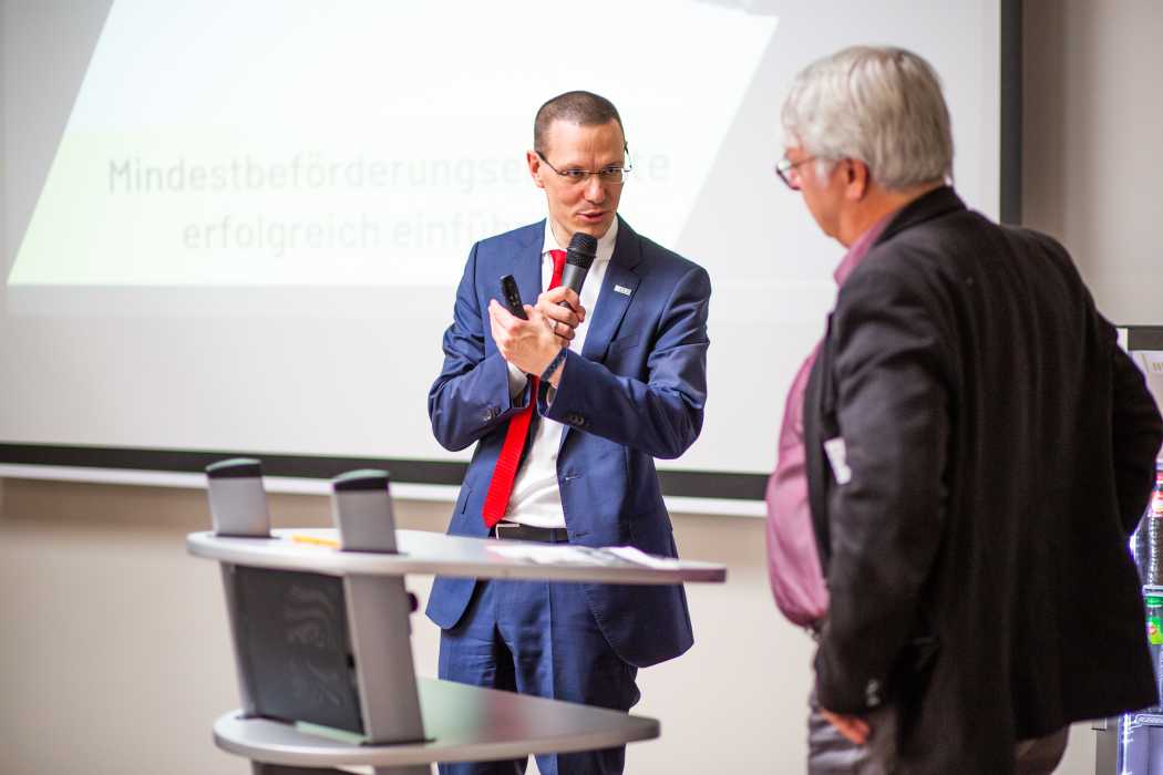 Michael Oppermann beim Symposium Taxi und Mietwagen, dass der Bundesverband zusammen mit dem Deutschen Städtetag organisiert. | Foto: Sonja Rode.