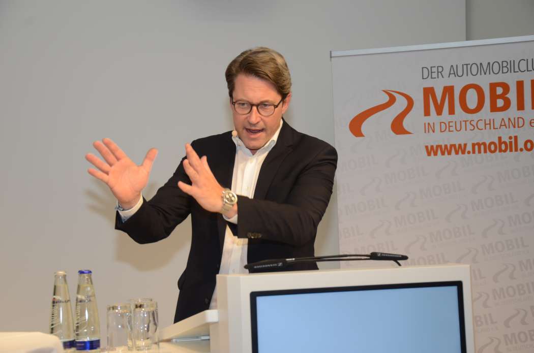 Bundesverkehrsminister Andreas Scheuer sprach viel über den Abgas-Kompromiss und wenig über Zukunftskonzepte. (Foto: Dietmar Fund)