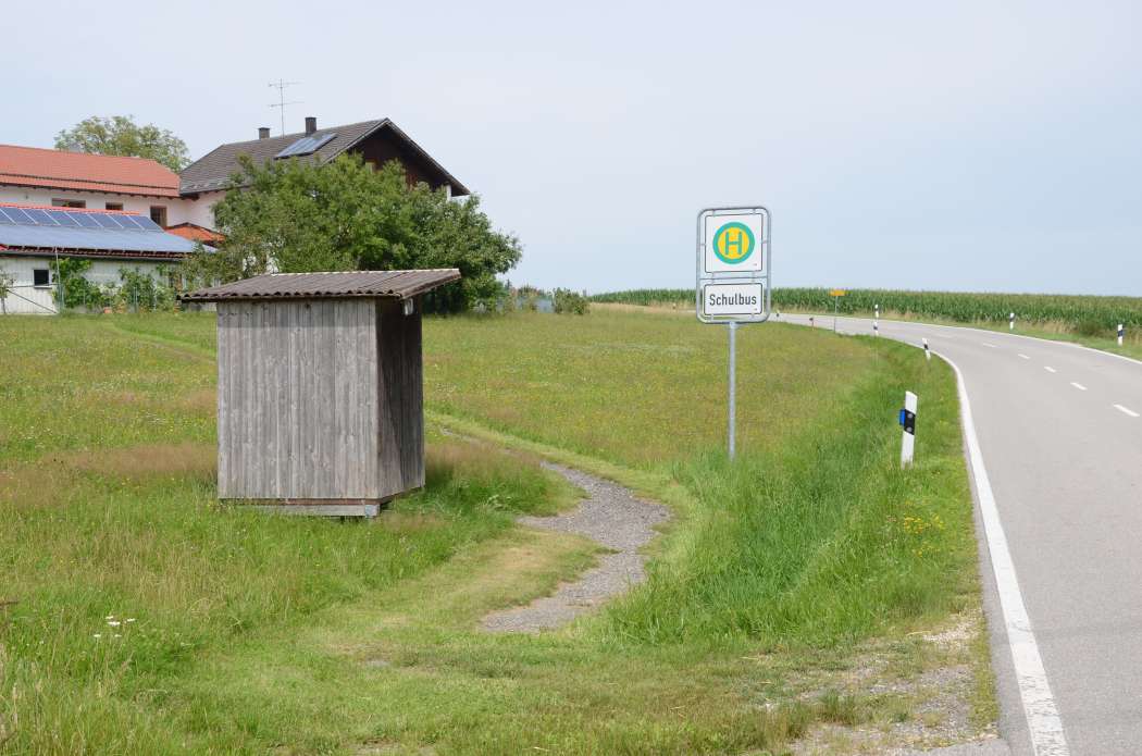 In ländlichen Regionen, in denen nur Schulbusse fahren, wäre die Einbindung von Taxis und Mietwagen in den ÖPNV besonders dringlich. (Symbolfoto: Dietmar Fund)