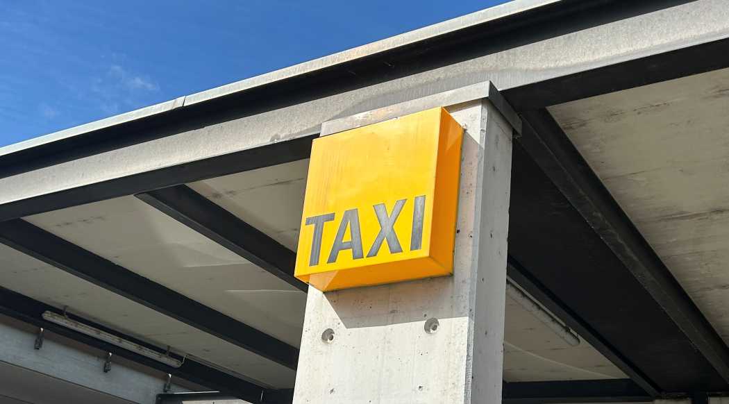 Für die öffentlichen Taxi-Standplätze am Bahnhof Wil gelten ab Anfang 2027 neu vergebene Bewilligungen. | Foto: Stadt Wil