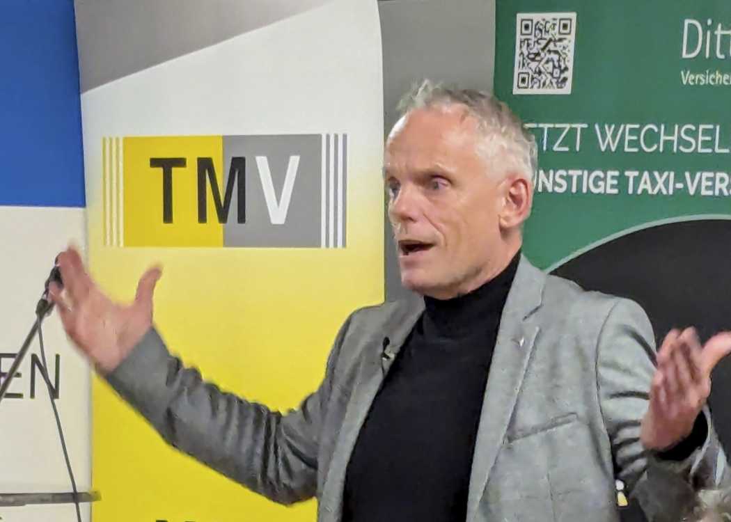Tino Schopf in seinem Element - als Kämpfer für die Berliner Taxi-Branche, hier beim TMV-Think Tank in Bamberg.| Foto: T. Kanzler