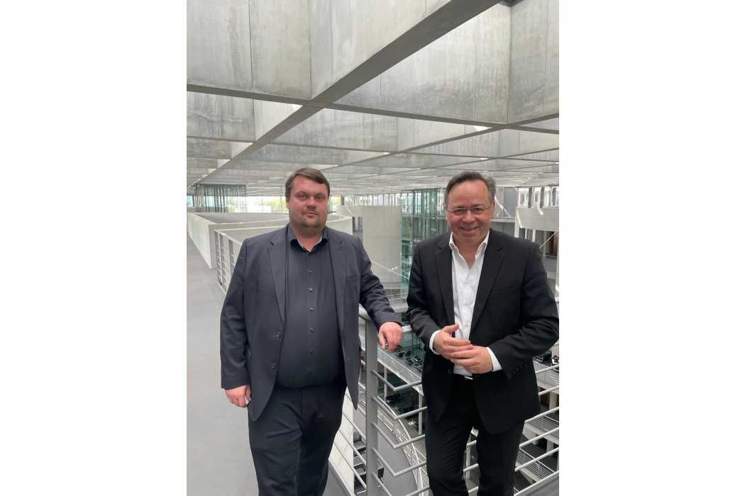 Martin Kröber (left) remains connected to the taxi industry. TMV Managing Director Patrick Meinhardt met the SPD politician in Berlin. | Photo: TMV