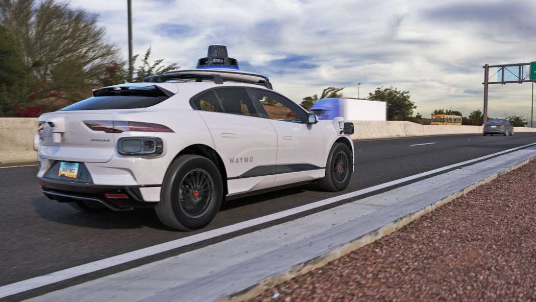 Die Robotaxis der Alphabet-Tochter Waymo fahren jetzt auch in jenen Orten im US-Bundesstaat Kalifornien, in denen viele der IT- und High-Tech-Unternehmen ihren Sitz haben.| Foto: Waymo
