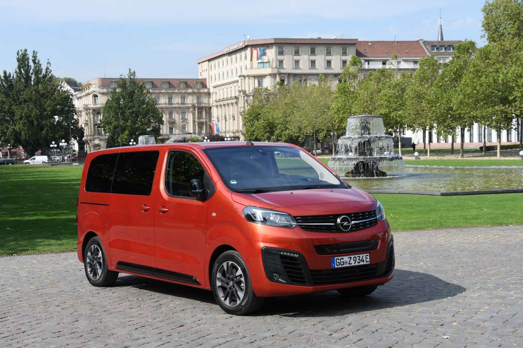 Der Opel Zafira-e Life (hier die mittlere Länge M) ist ein guter elektrischer Allrounder, den man sowohl als Shuttlebus als auch für Schülertransporte einsetzen kann. (Foto: Dietmar Fund)