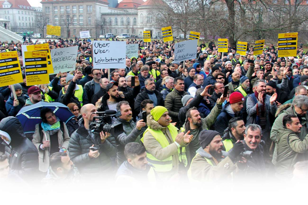 Die Taxiunternehmer und -fahrer waren zu Fuß gekommen. Bild: Matthias Tüxen / BZP