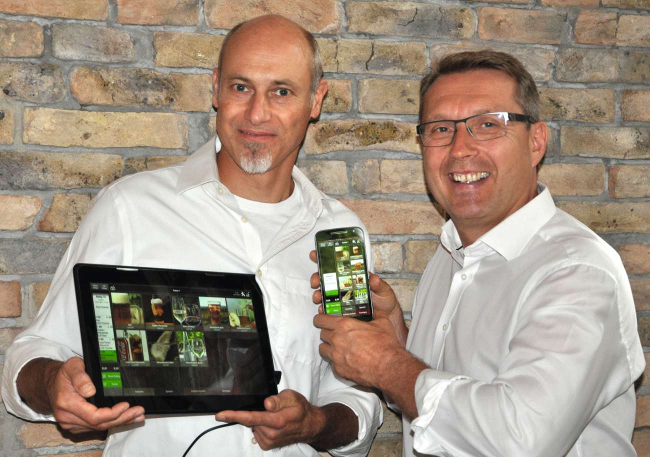 Martin Schmidt (l.) und Dr. Thomas Wengenroth haben die „Kasse Speedy“ entwickelt und sind die Geschäftsführer von mtMax. Bild: mtMax