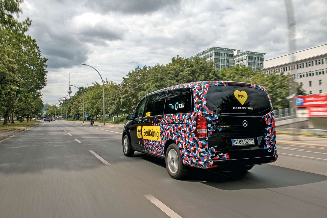 Der „BerlKönig“ in Berlin wird seit Juli 2019 Schritt für Schritt auf eVito Tourer umgestellt. Bild: Daimler AG