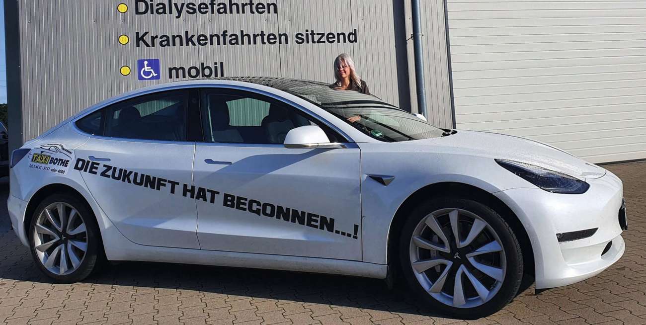 Nadine Bothe übernimmt zum Januar 2021 die Geschäftsleitung. Das wurde in einem Zeitungsbericht thematisiert, dessen Aufhänger das Tesla Model 3 war. Bild: Taxi Bothe