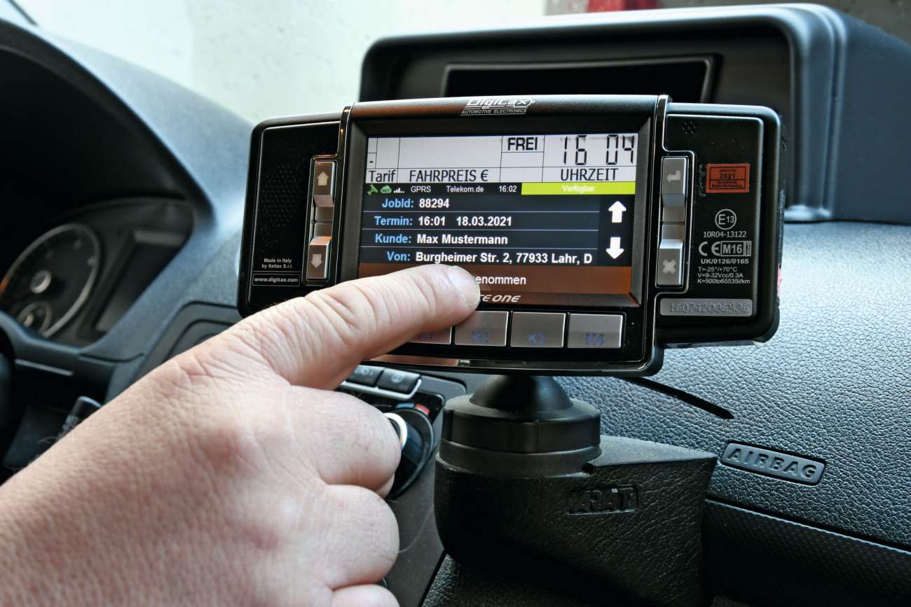 Die Endgeräte im Taxi werden künftig Datenquellen für die Übermittlung von Mobilitätsdaten sein. Bild: Dietmar Fund