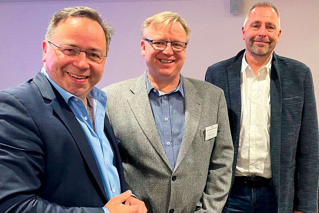 TMV-Bundesgeschäftsführer Patrick Meinhardt (v.l.) beglückwünschte den neu gewählten 1. VSPV-Vorsitzenden Jörg Füchtenschnieder und den neuen 2. Vorsitzenden Rainer Nee. Bild: VSPV