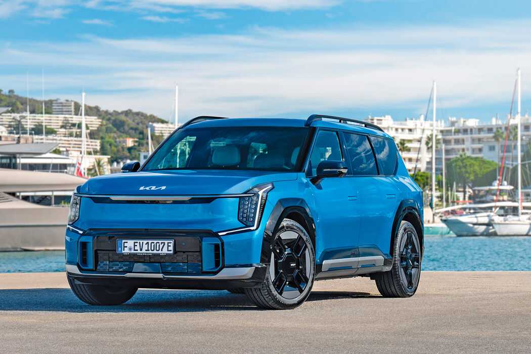 Die Launch Edition rollt auf mächtigen 21-Zoll-Rädern, die der Reichweite schaden, aber nicht dem Fahrkomfort. Bild: Kilian Blees/Kia