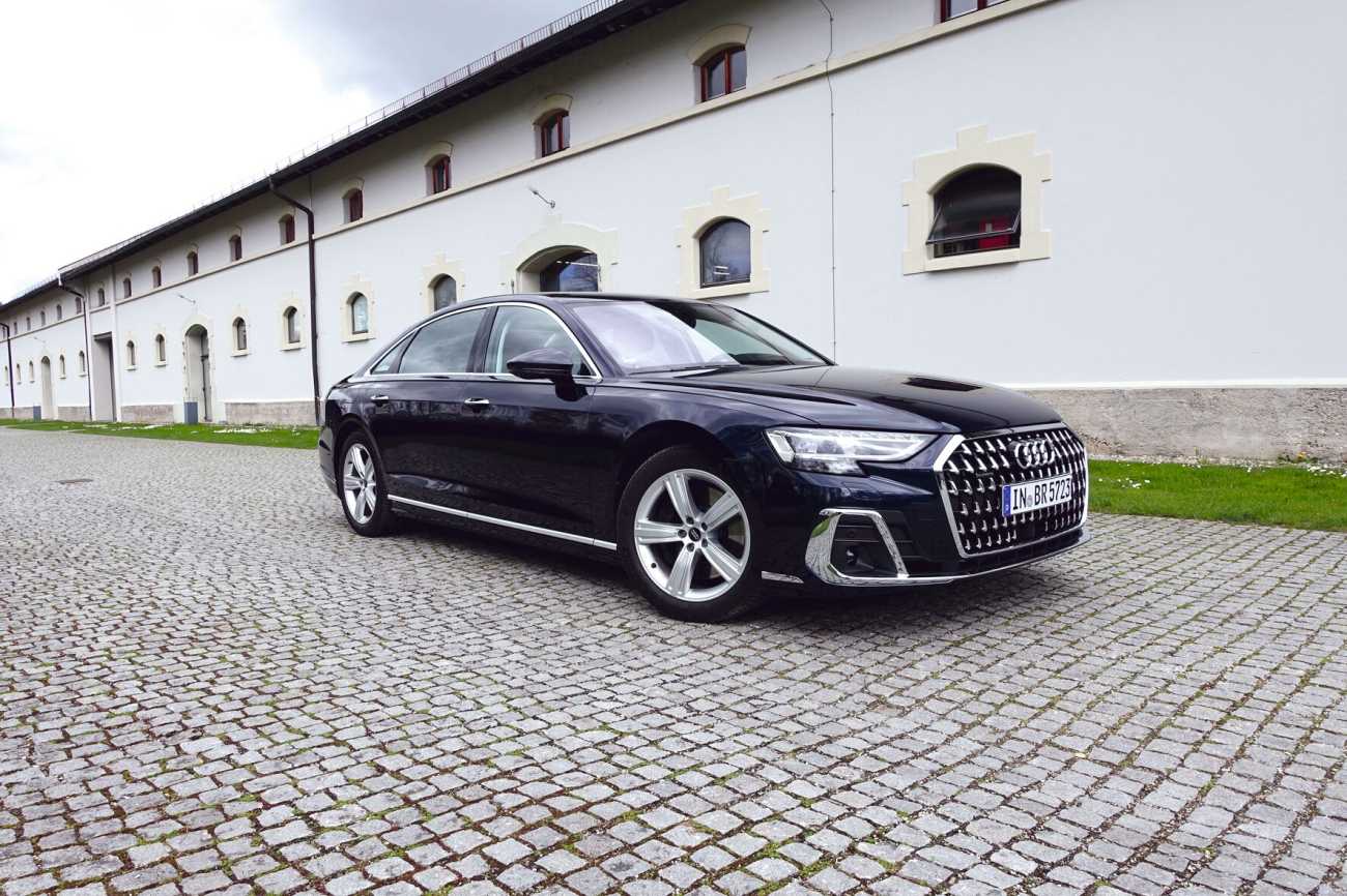 Mit der Kombination aus klassischem Verbrennungsmotor und modernen Hybridtechnologien bietet der A8 ein ausgewogenes Verhältnis aus Leistung, Effizienz und Komfort. Bild: T. Kanzler