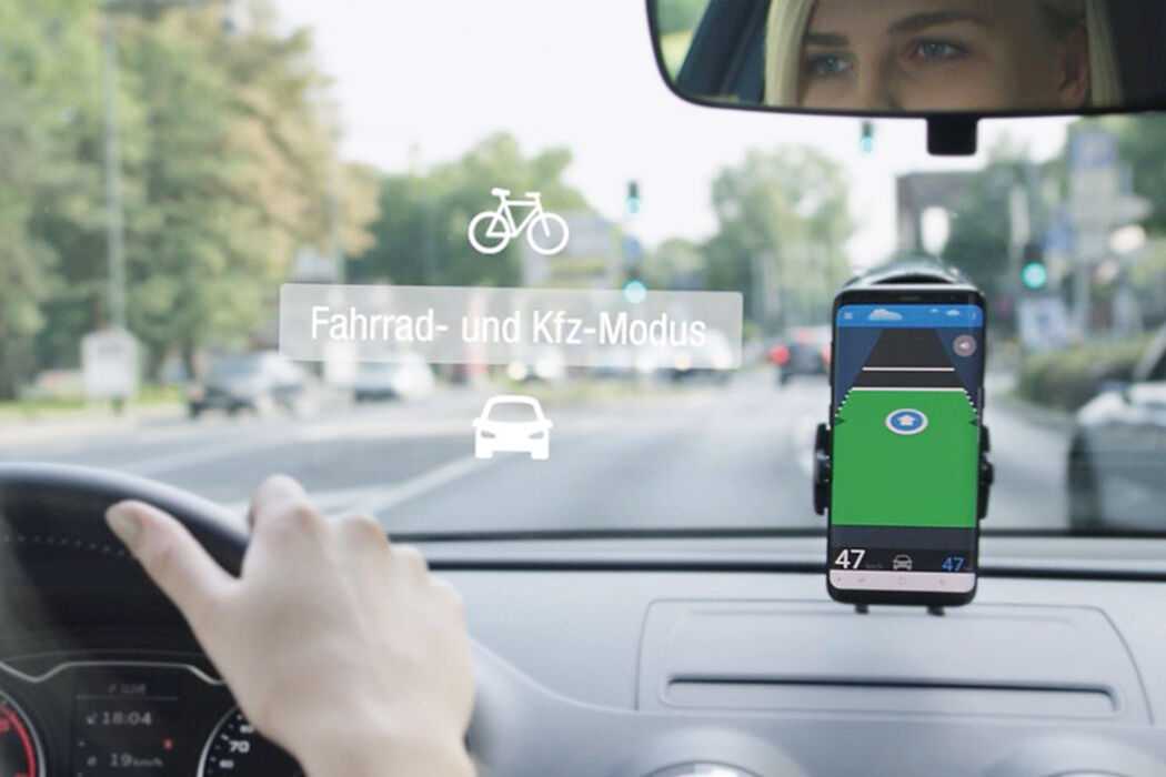 Entwickelt von der Münchner Firma GEVAS software, soll die App Autofahrern und Radfahrern helfen, die nächste Ampel bei Grün zu erreichen – durch gezielte Tempoempfehlungen und präzise Prognosen. Bild: GEVAS