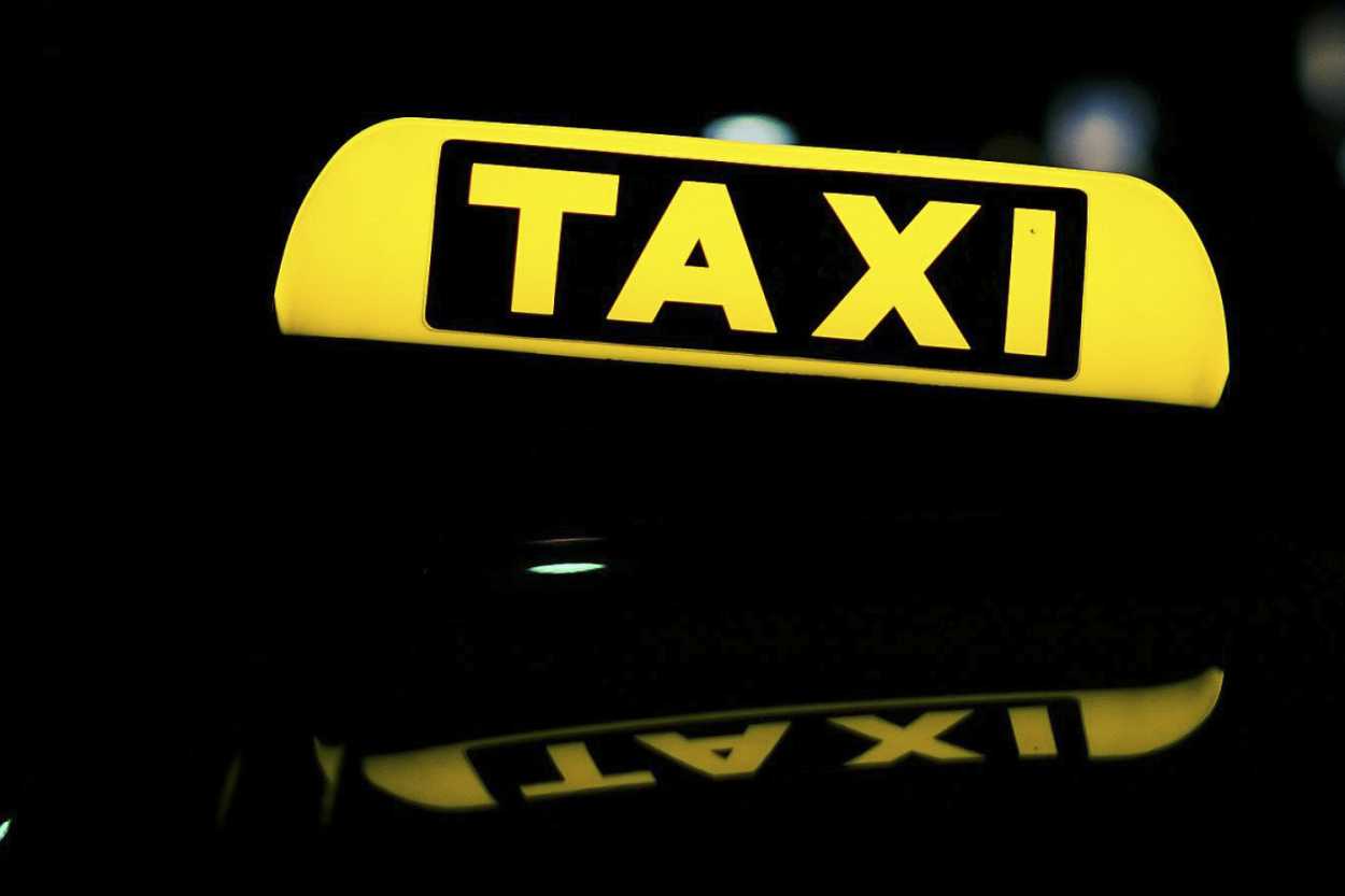 Taxifahrer arbeiten dort, wo viele andere Berufsgruppen längst Feierabend haben. Und sie sind immer wieder Gewalt ausgesetzt.| Foto: Ralf Knufer - pixabay